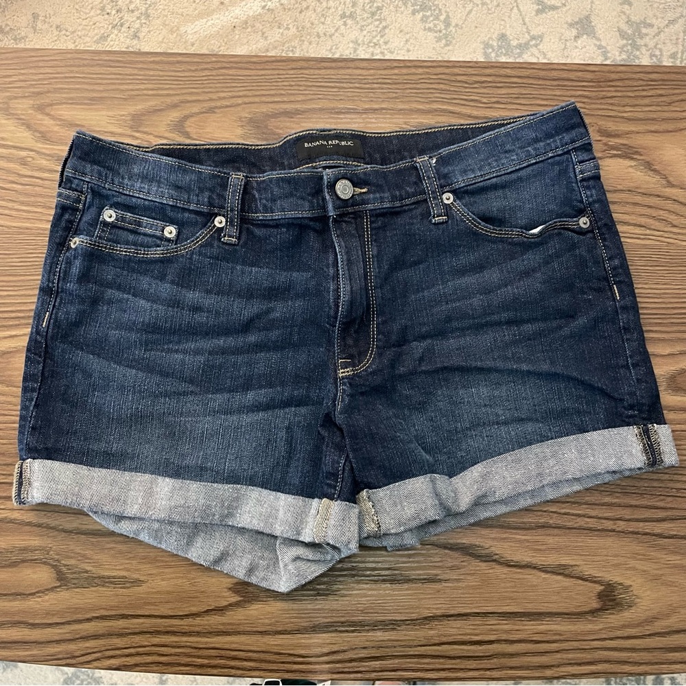 NWOT Banana Reublic dark wash cuffed denim shorts